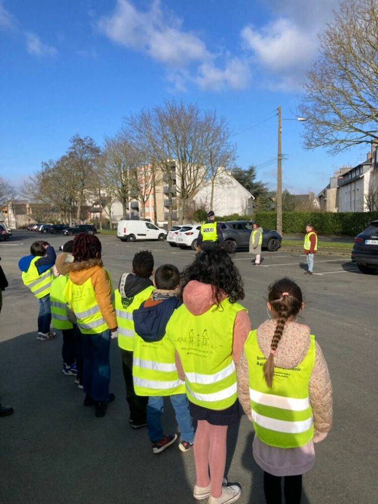 Apprendre à traverser la rue